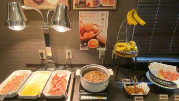 朝食 (ビュッフェ)、毎日提供 (有料)