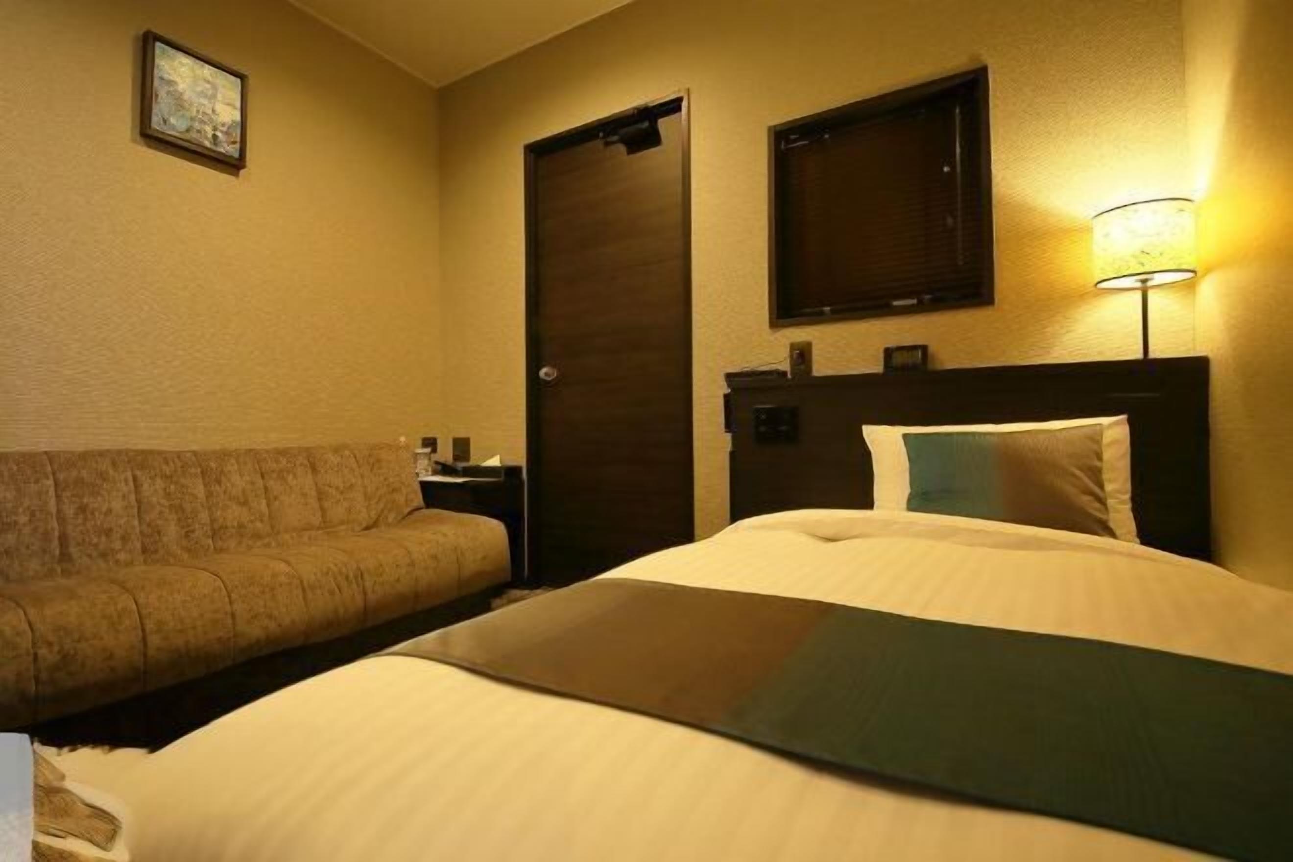In-room safe, free WiFi, bed sheets