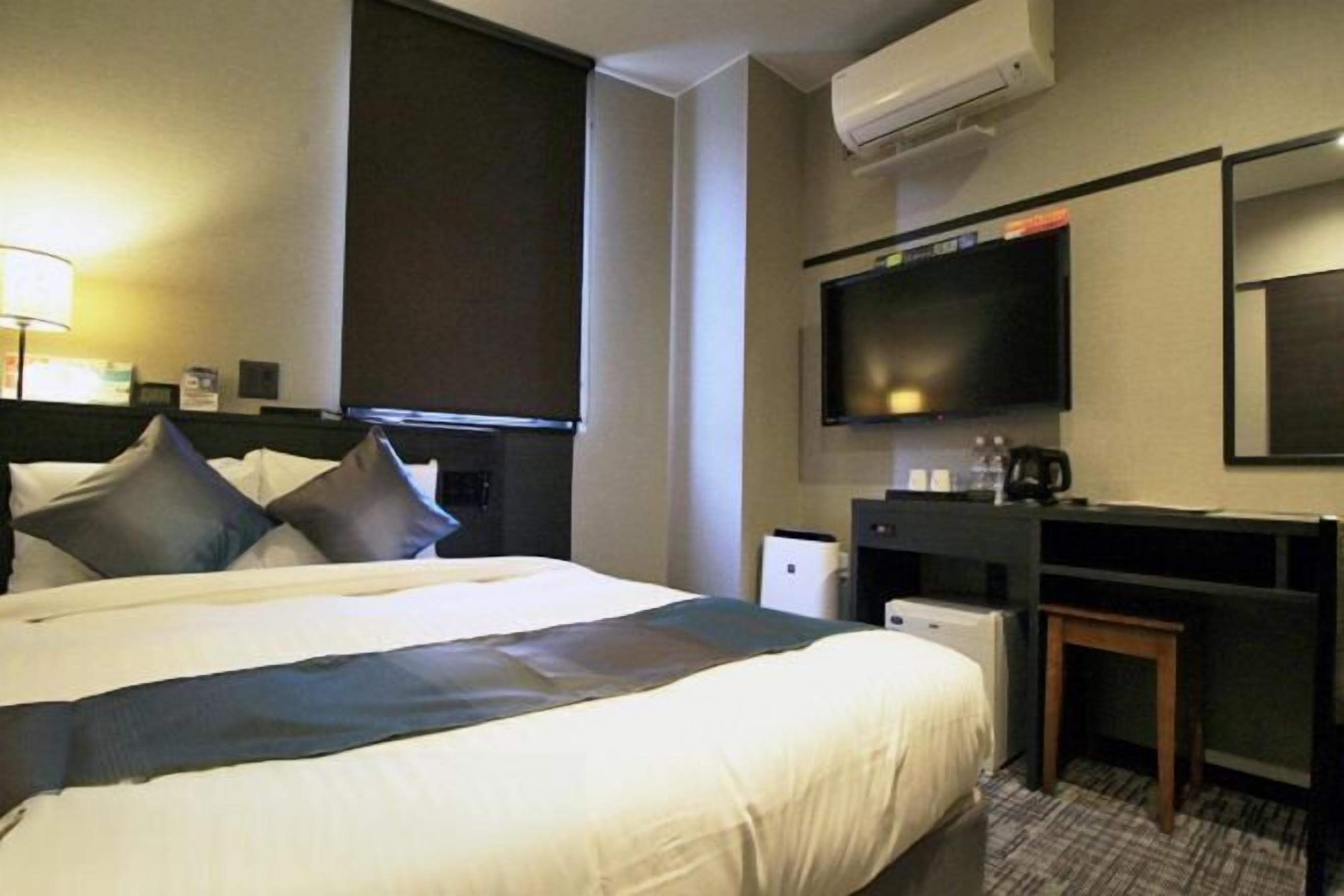 Safe på rommet, wi-fi (inkludert) og sengetøy