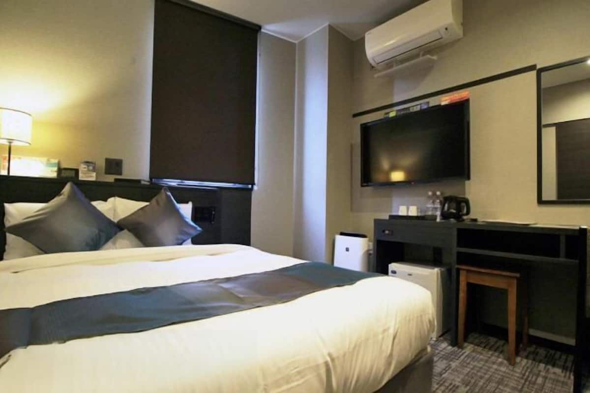 Safe på rommet, wi-fi (inkludert) og sengetøy