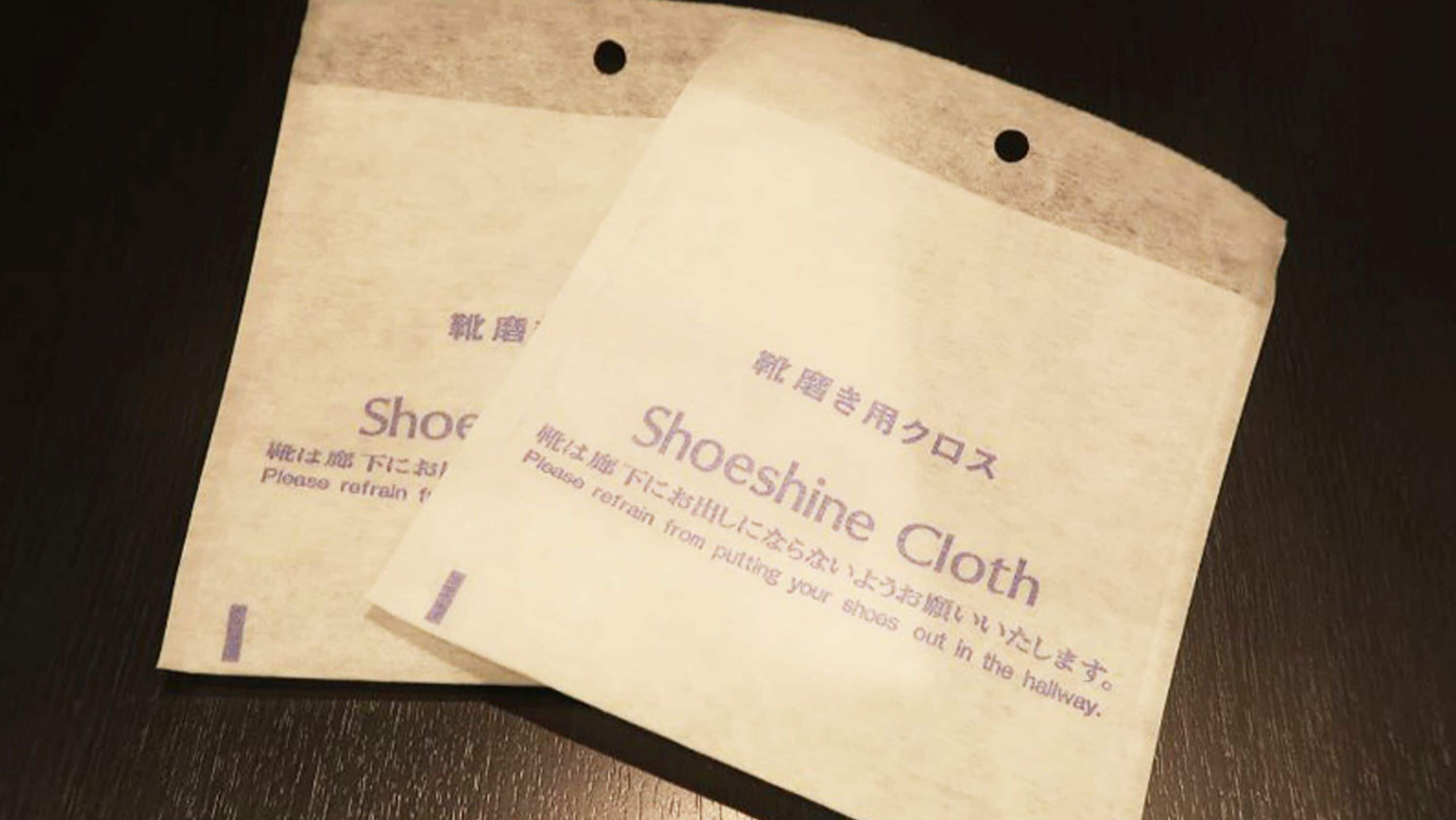 Two shoe shine cloths with instructions in Japanese and English.