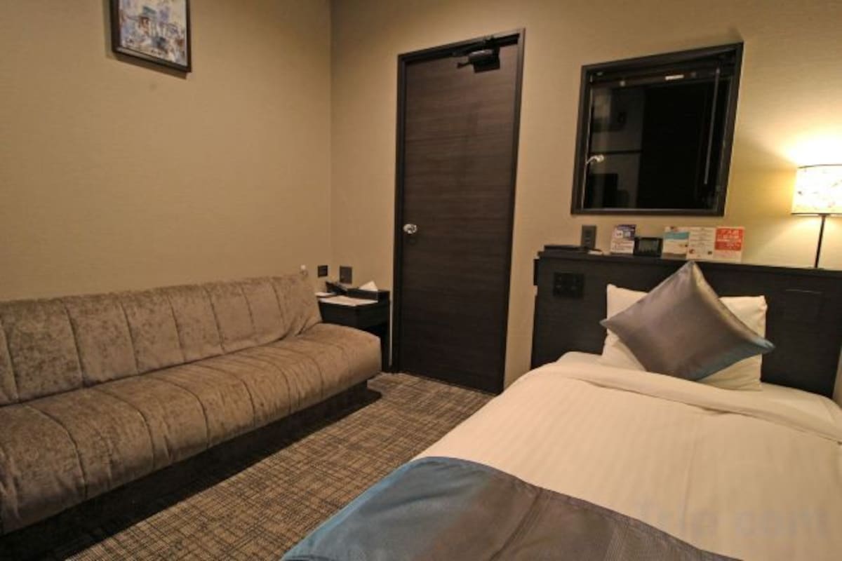 Single Room With Shower - Non-Smoking