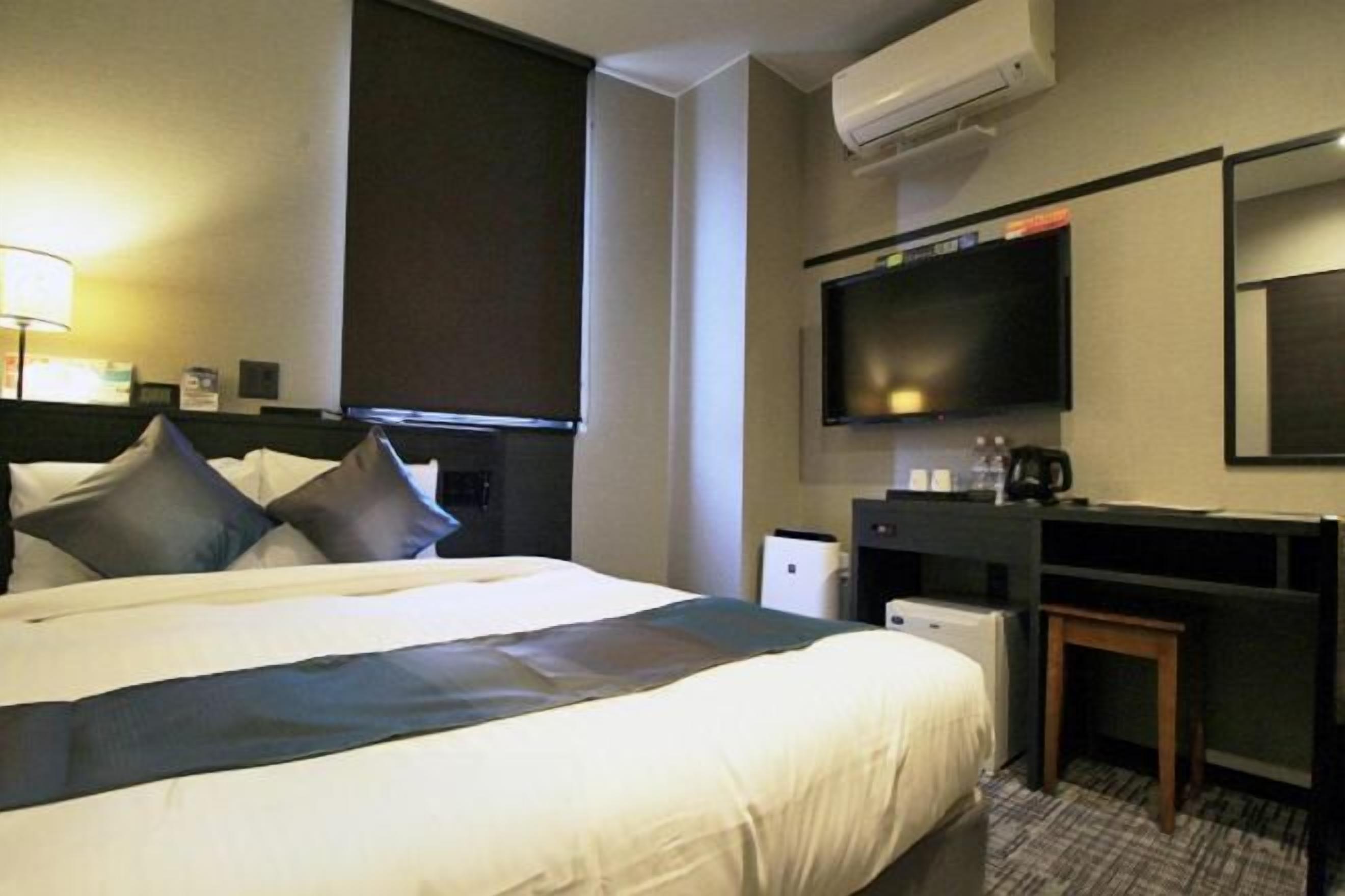 In-room safe, free WiFi, bed sheets
