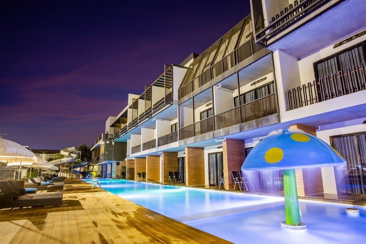 Deluxe Double Room, Pool Access | Living area | Flat-screen TV