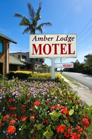Exterior - Amber Lodge Motel (South Gladstone)