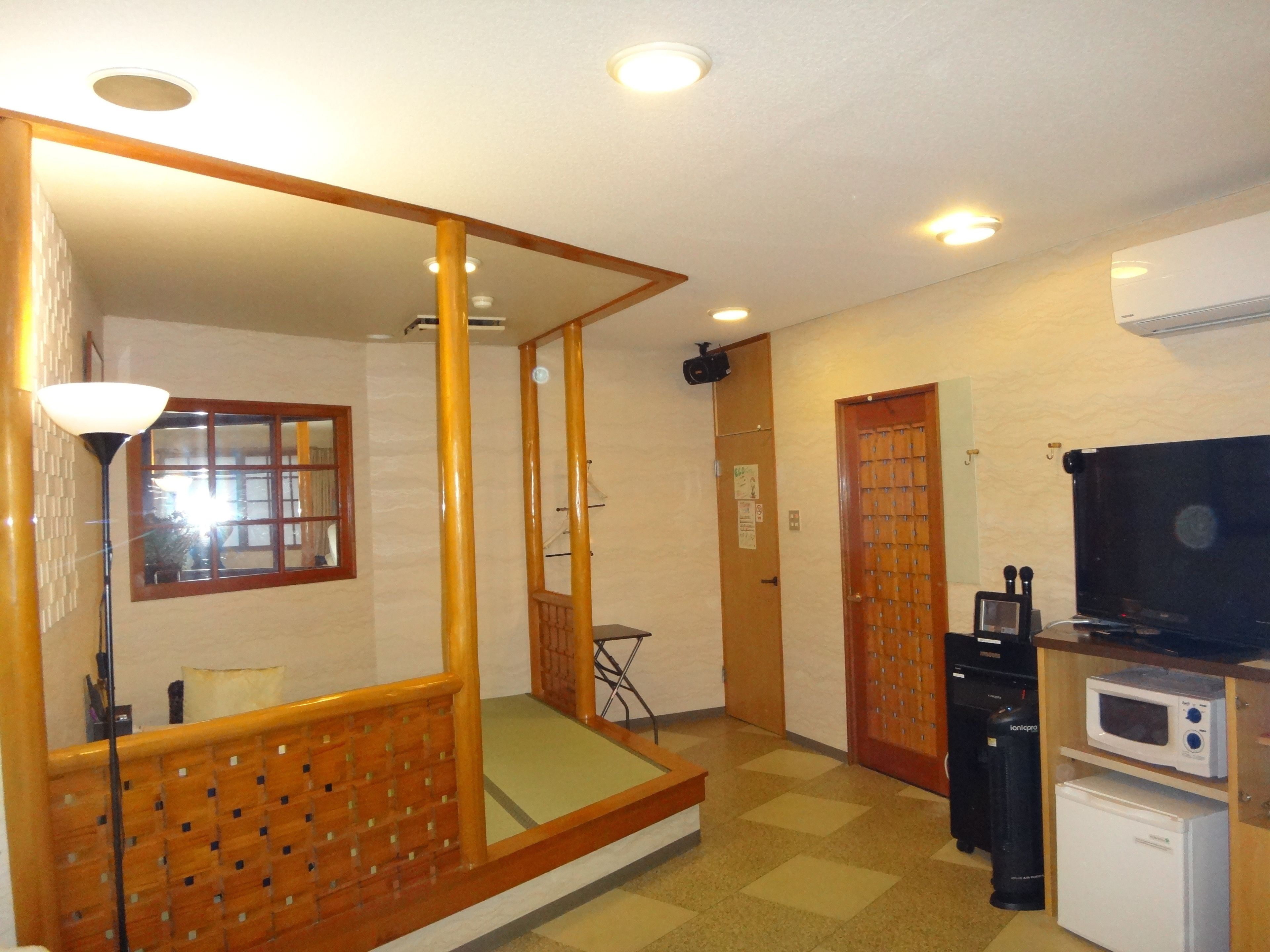 Family Room, Non Smoking | Desk, soundproofing, free WiFi, bed sheets