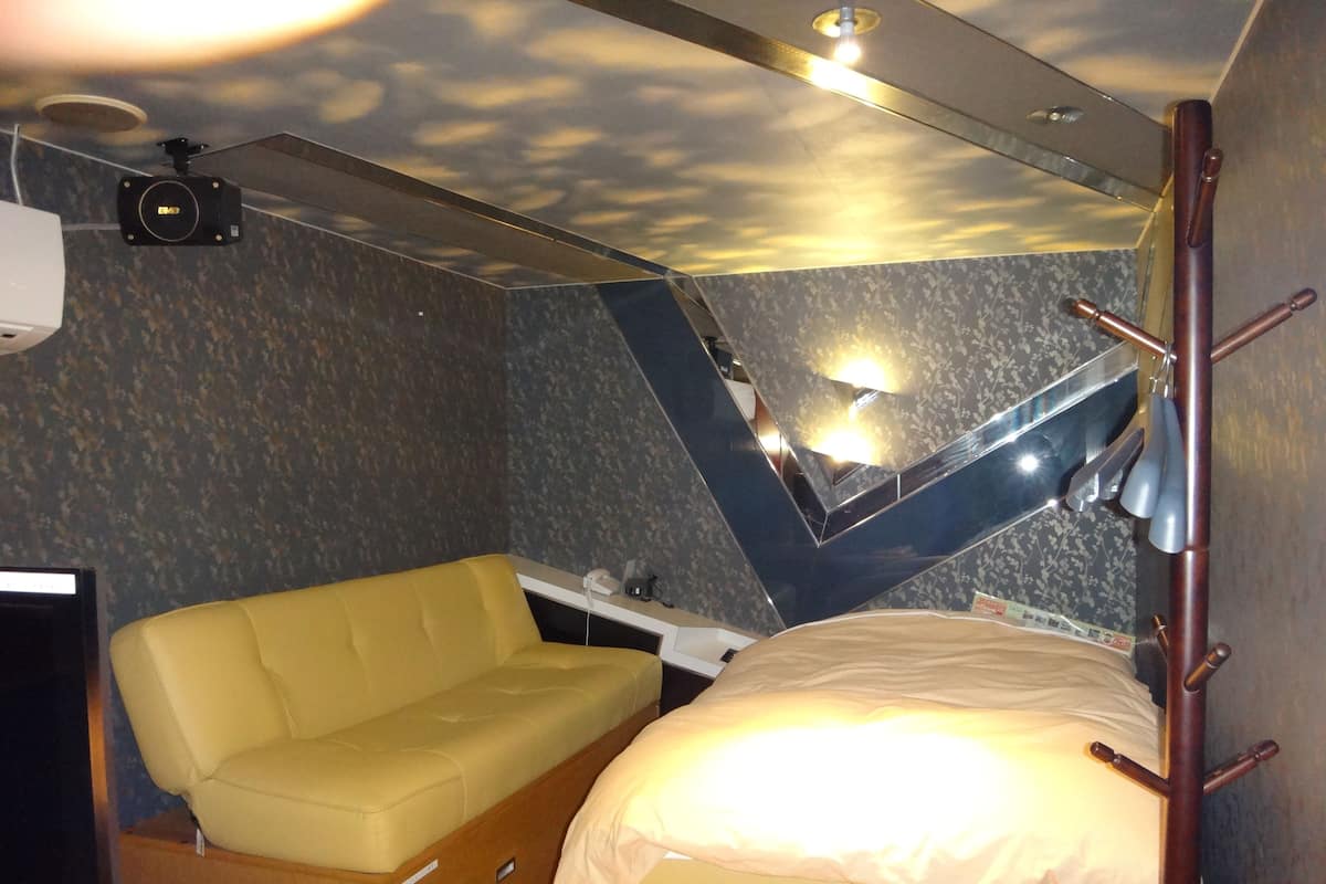 Business Room, Smoking | Desk, soundproofing, free WiFi, bed sheets
