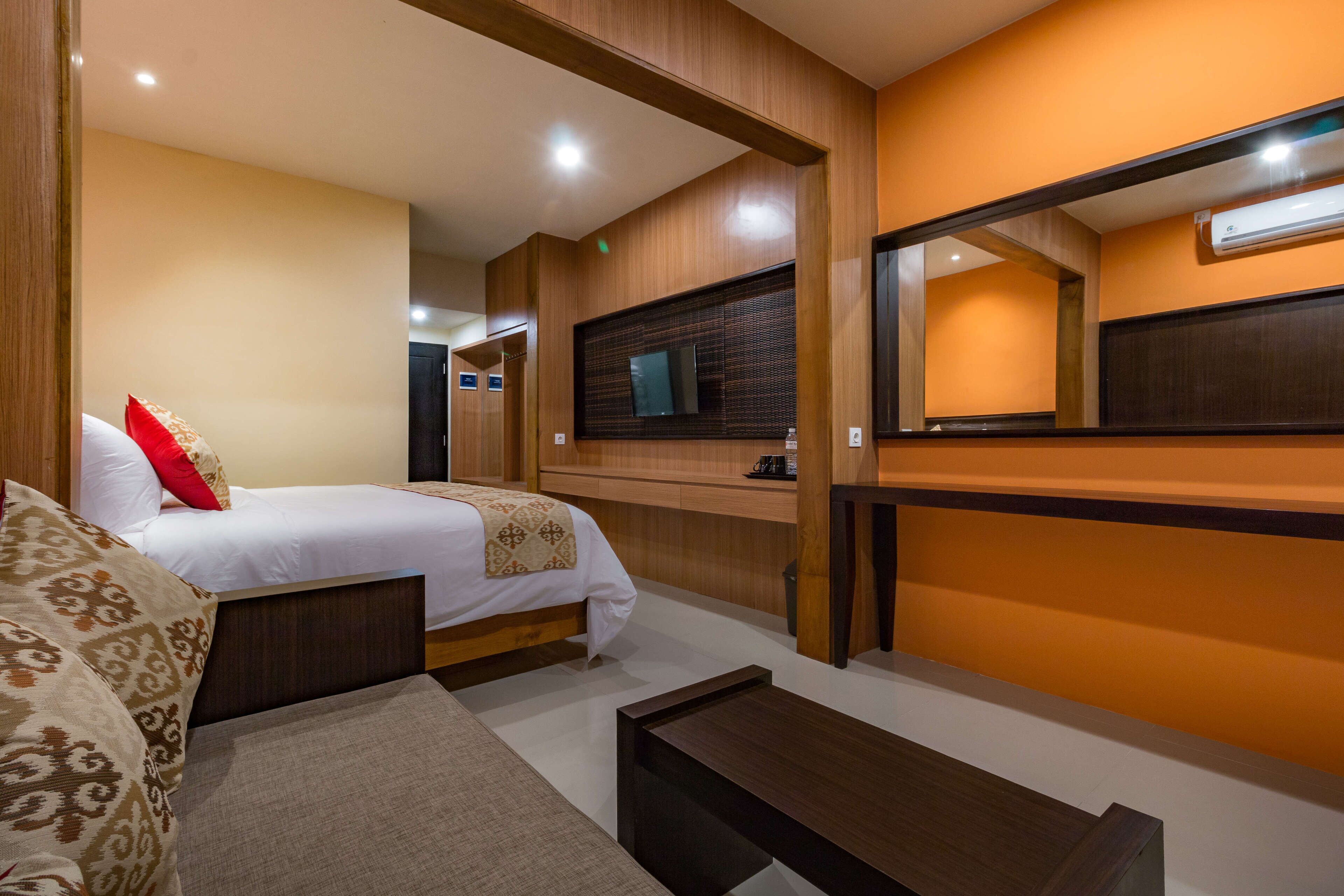 deluxe suite | 1 bedroom, in-room safe, individually furnished, desk