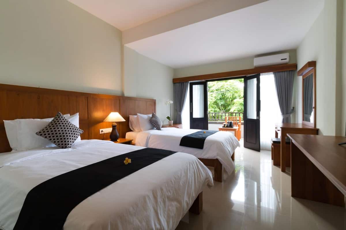 Relax in this stylish room with two single beds, a flat-screen TV, and a balcony with outdoor views.
