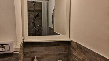 Shower, free toiletries, hair dryer, towels