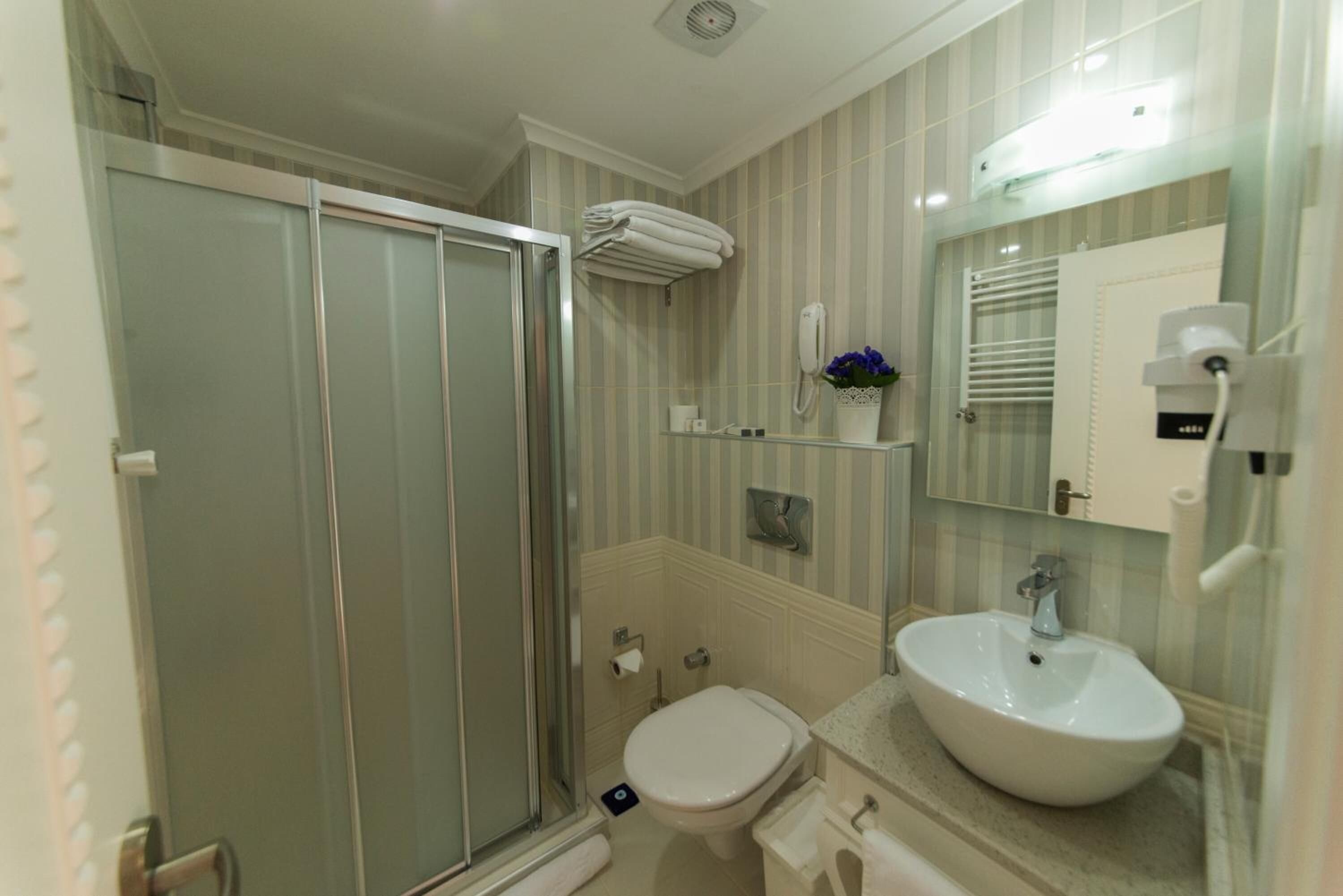 shower, rainfall showerhead, free toiletries, hair dryer