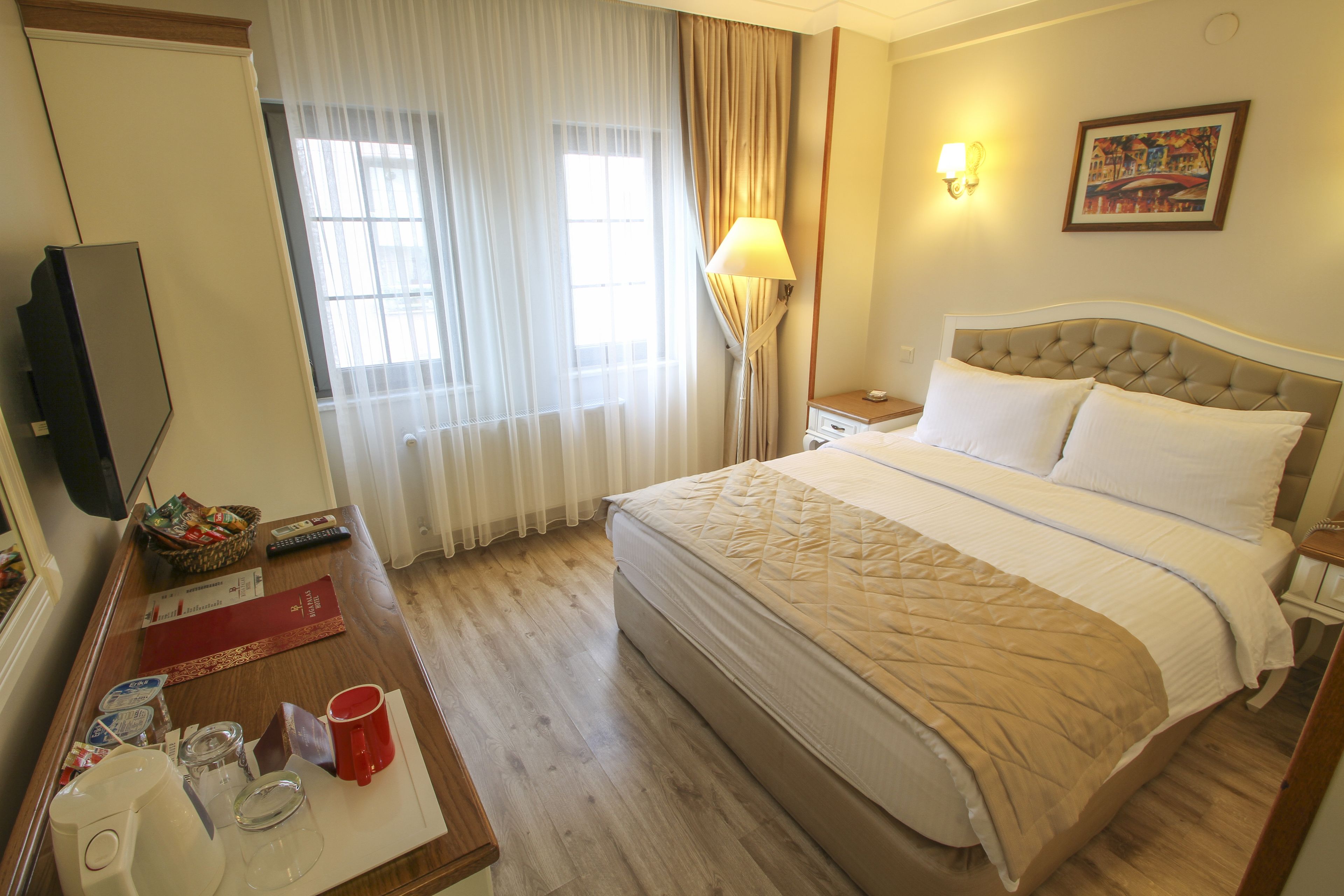 basic double room | 1 bedroom, minibar, in-room safe, desk