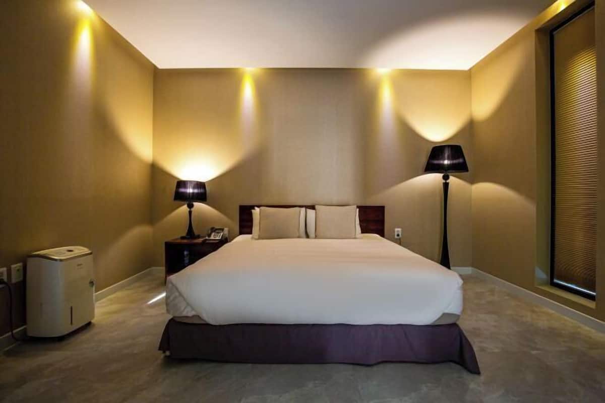 Frette Italian sheets, premium bedding, down duvets, Tempur-Pedic beds