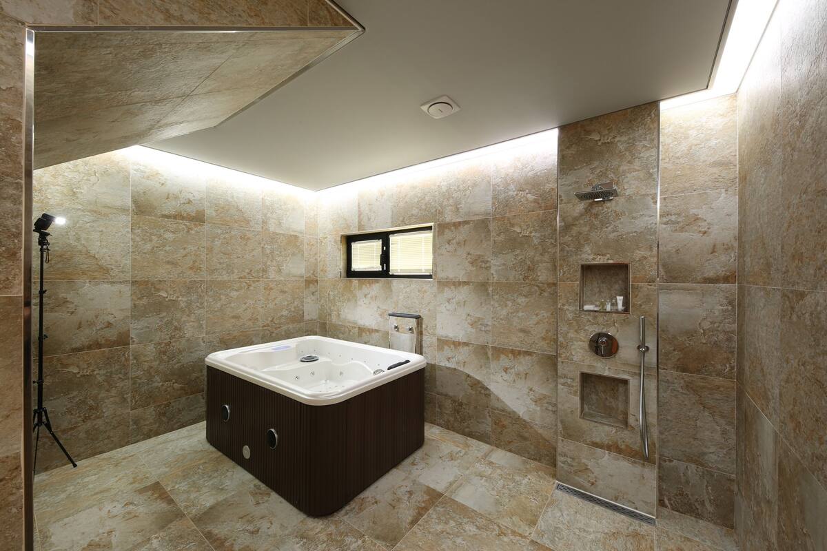 villa (de cinque terre) | private spa tub