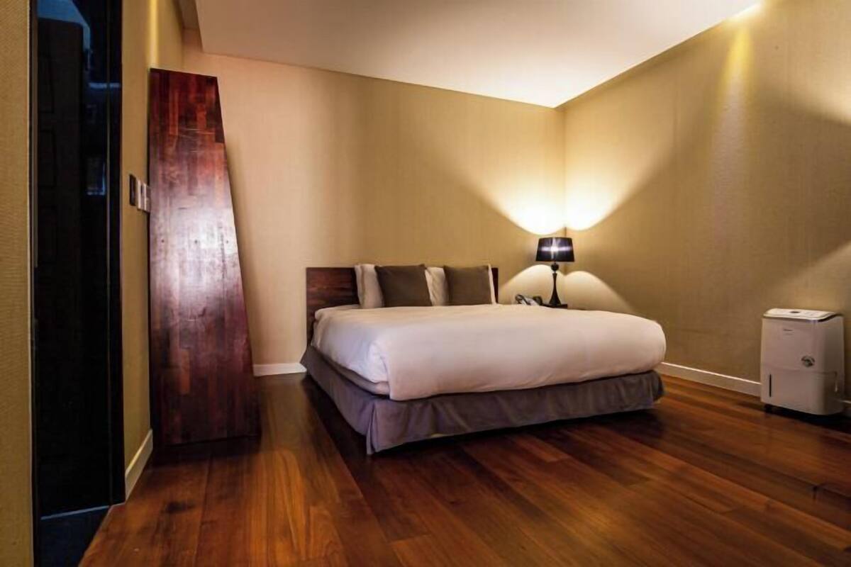 Frette Italian sheets, premium bedding, down duvets, Tempur-Pedic beds