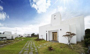 BBQ/picnic area - Libentia Hotel & Pool Villa (Jeju City)