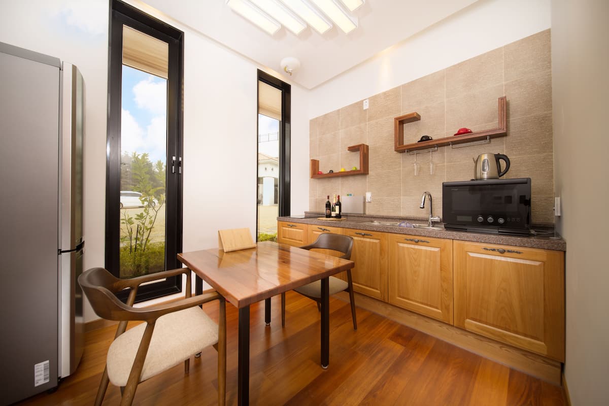 electric kettle, freezer