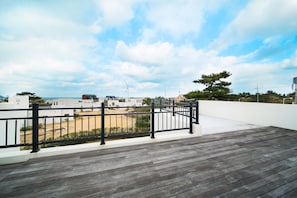 Terrace/patio - Libentia Hotel & Pool Villa (Jeju City)