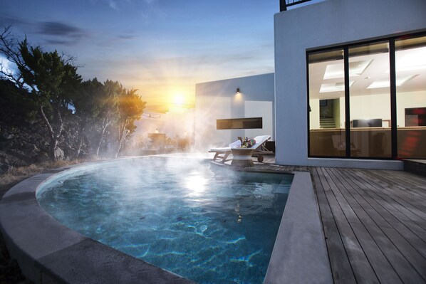 Seasonal outdoor pool, open noon to 9:00 PM, pool umbrellas - Libentia Hotel & Pool Villa (Jeju City)