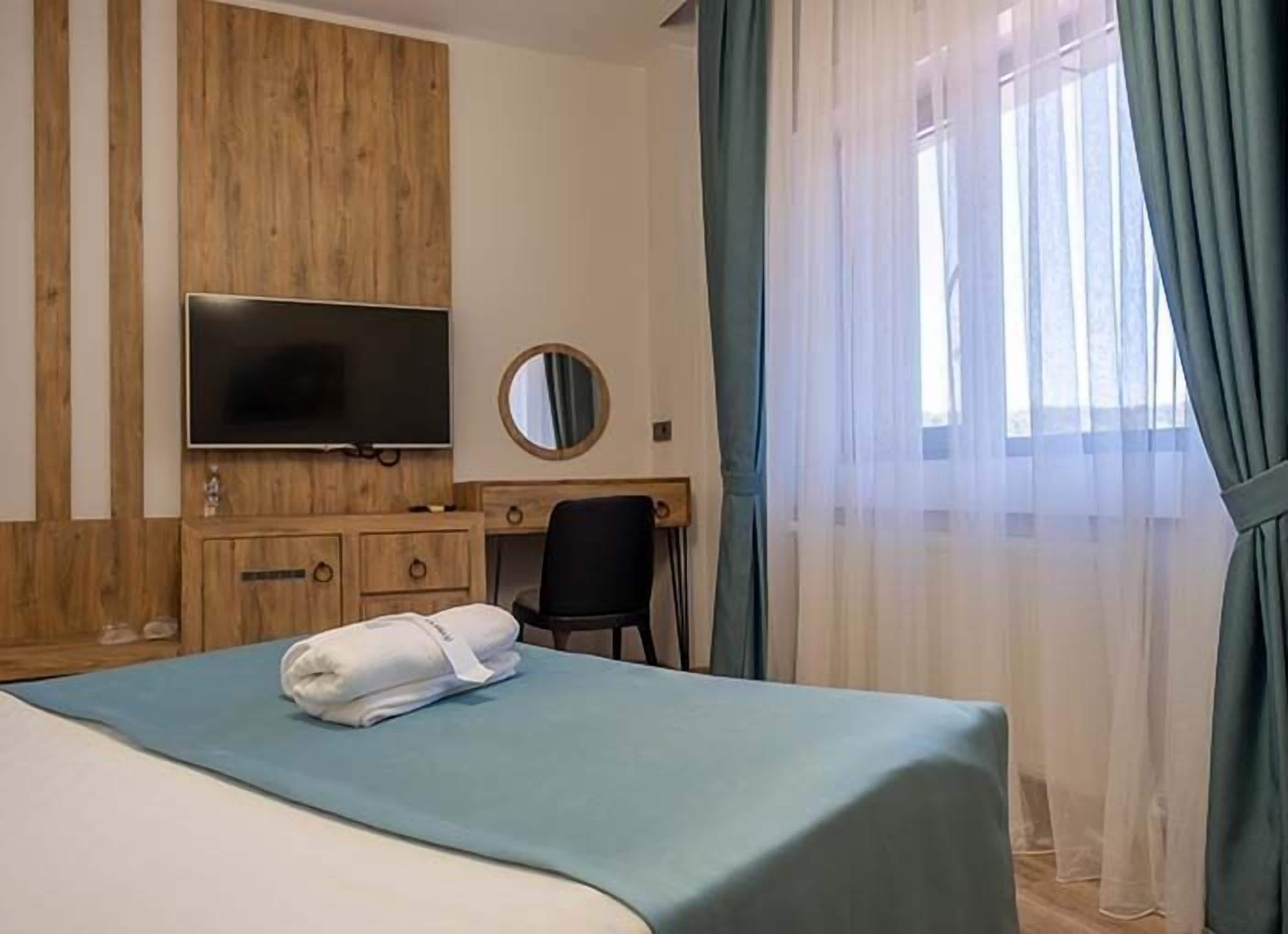 Premium bedding, minibar, in-room safe, desk