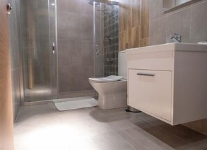 Free toiletries, hair dryer, slippers, towels - Yeni Truva Otel (Çanakkale)