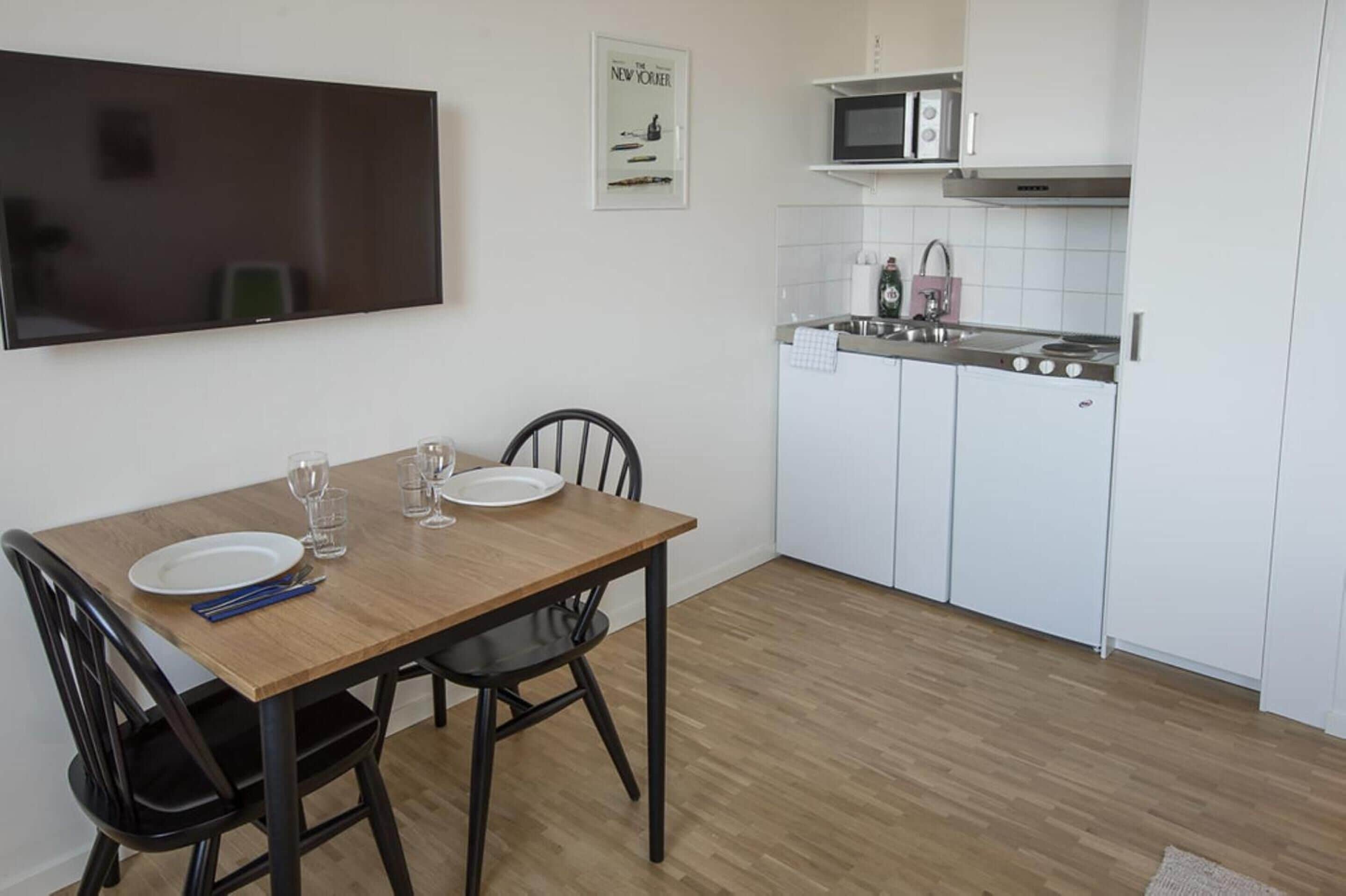 Familienstudio (Large) | Eigene Küche | Kühlschrank, Mikrowelle, Herdplatte, Wasserkocher mit Kaffee-/Teezubehör