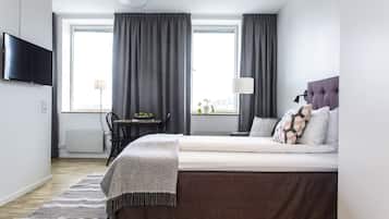 Iron/ironing board, free WiFi, bed sheets