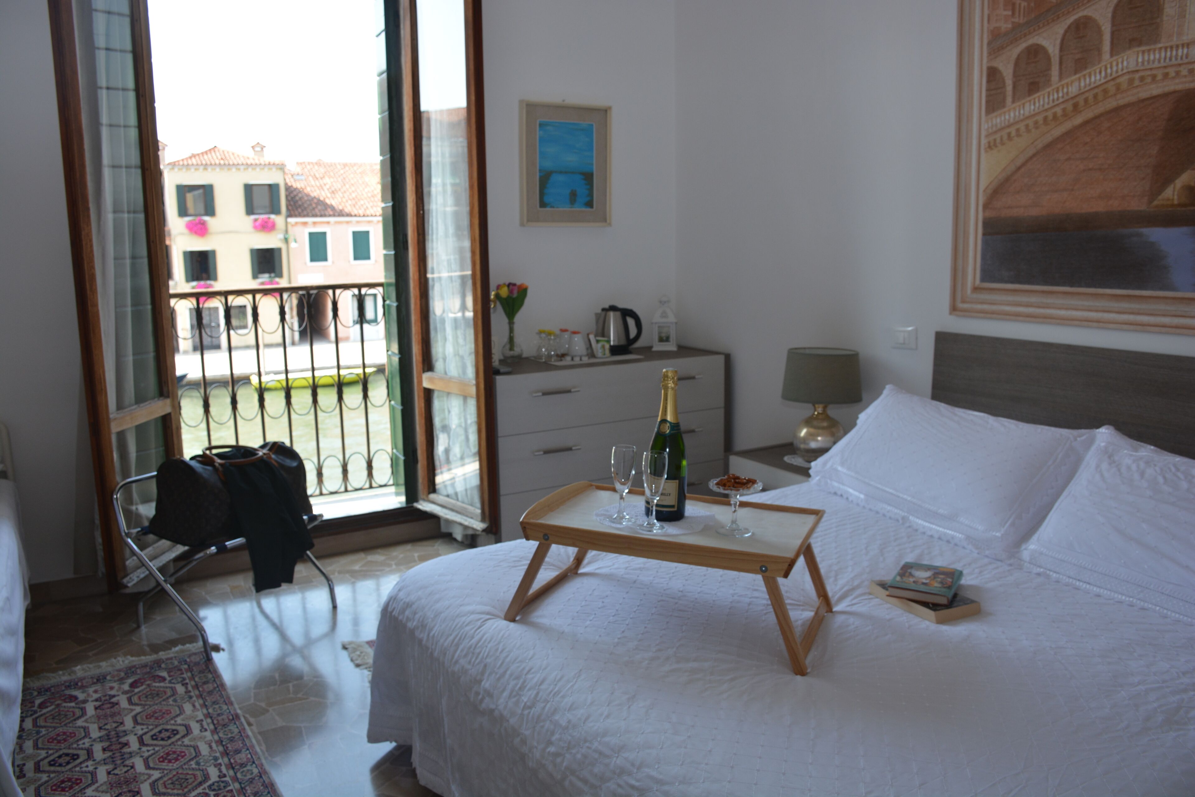 San Polo Canal View | Soundproofing, free WiFi, bed sheets