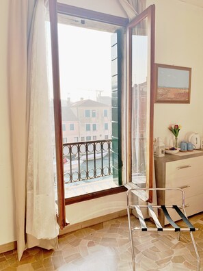Santa Croce Canal View | Soundproofing, free WiFi, bed sheets - Venice My Friends Canal View (Venice)