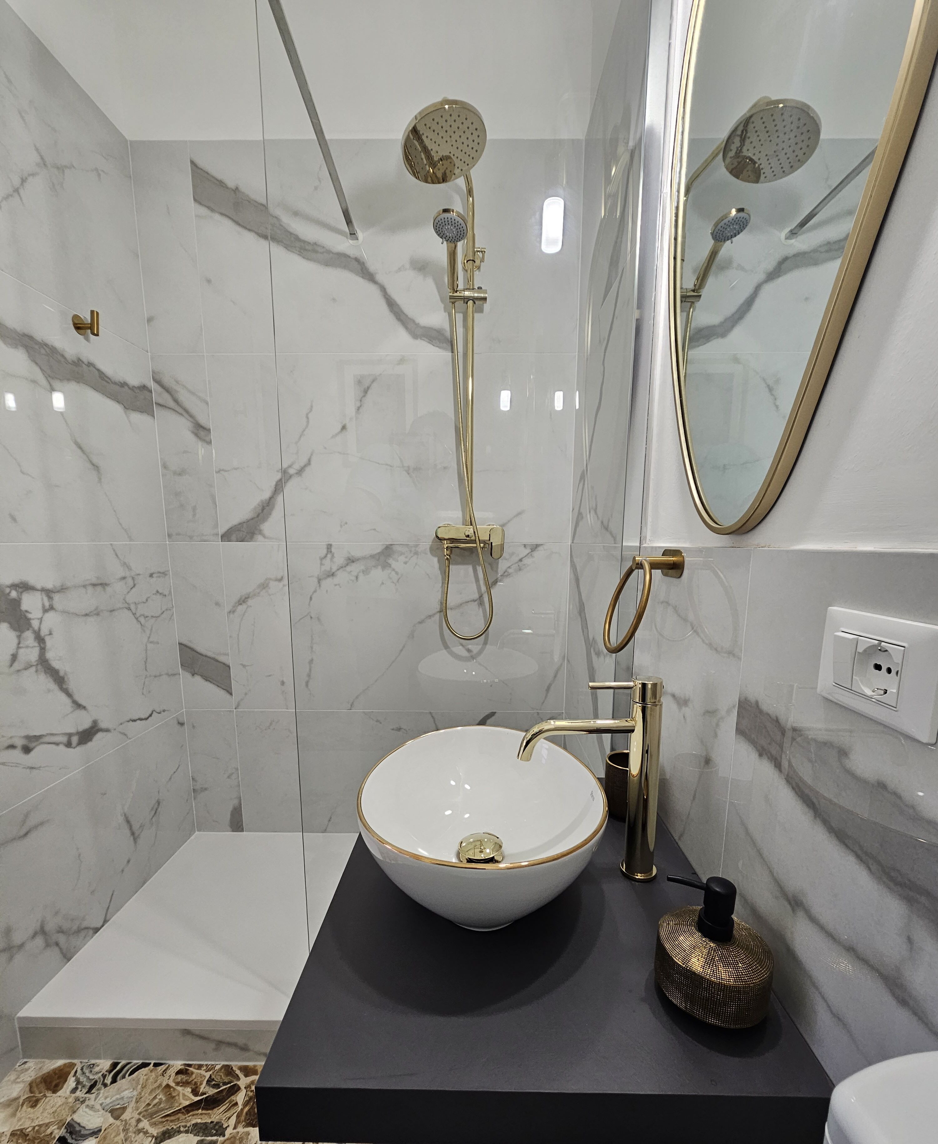Dorsoduro | Badezimmer | Dusche, Haartrockner, Hausschuhe, Bidet