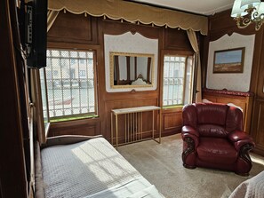 Zimmer | Blick auf die Strasse