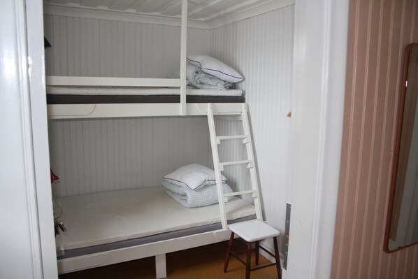 Economy Double Room, Shared Bathroom | Free WiFi - Årsunda Strandbad (Arsunda)