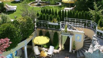 屋内プール、屋外プール、プール パラソル、サンラウンジャー