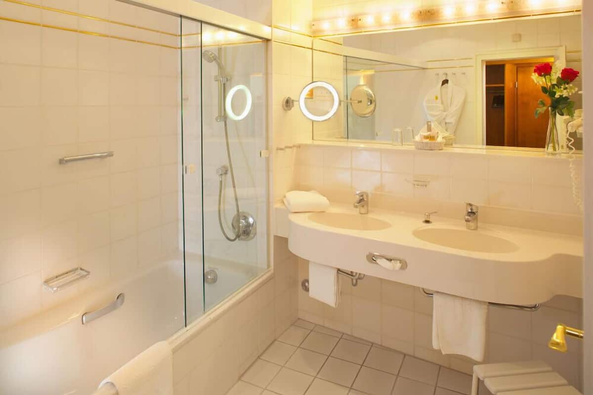 deluxe double room, balcony | bathroom | hair dryer, bathrobes, slippers, towels