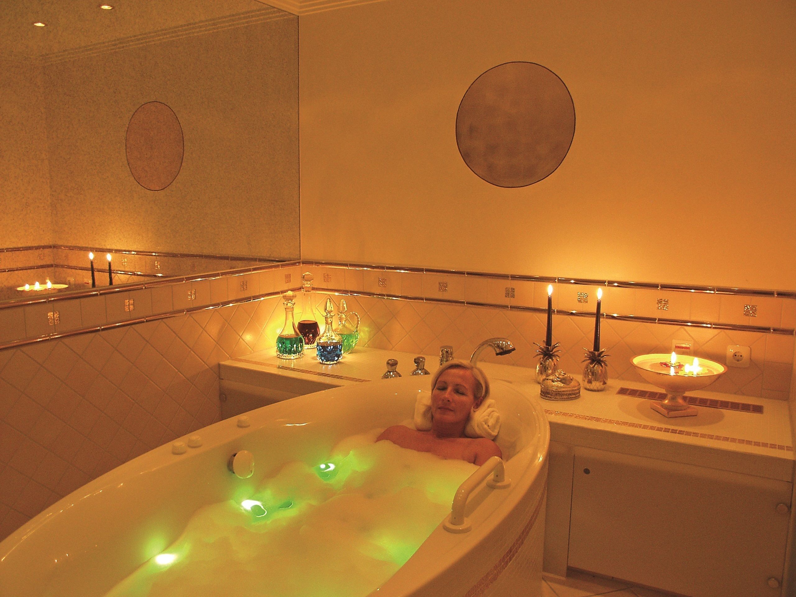 couples treatment room(s), sauna, hot tub, steam room