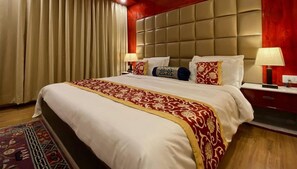 Habitación Deluxe doble, 1 habitación, vistas a la montaña | Ropa de cama de alta calidad, escritorio, camas supletorias gratuitas