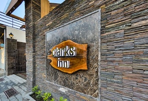 Property entrance - Clarks Inn Srinagar (Srinagar)