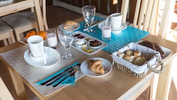Free daily continental breakfast