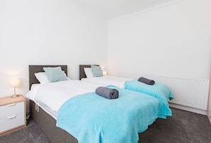 Deluxe House, 3 Bedrooms | 1 bedroom, iron/ironing board, free WiFi, bed sheets - Haven House (Leeds)