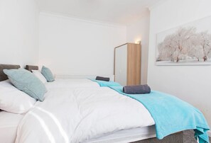 Deluxe House, 3 Bedrooms | 1 bedroom, iron/ironing board, free WiFi, bed sheets