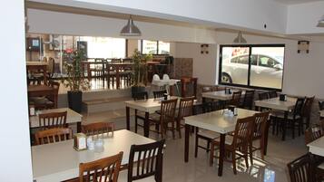 Daily continental breakfast (EUR 15 per person)