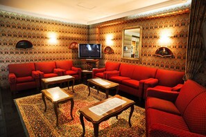 Lobby sitting area - Grande Albergo Miramare (Formia)