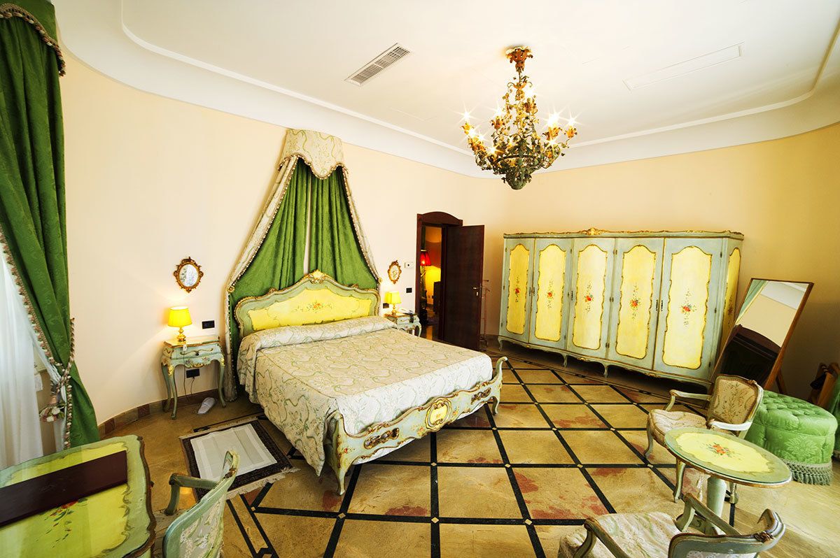 1 bedroom, premium bedding, minibar, in-room safe