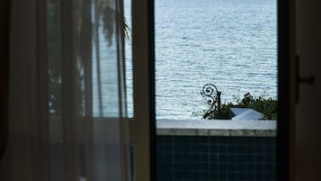 Quarto casal, 1 cama de casal, sacada, vista para o mar | Vista do quarto