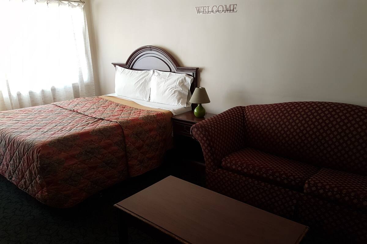 Single Room, 1 Queen Bed