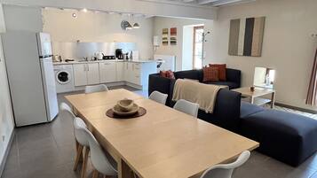 Căn hộ tiện nghi đơn giản, phòng tắm riêng (Ellipse 2 chambres) | Khu ăn uống