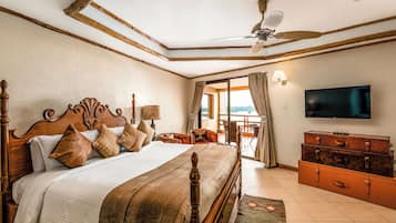 Signature Room | In-room safe, desk, blackout drapes, bed sheets
