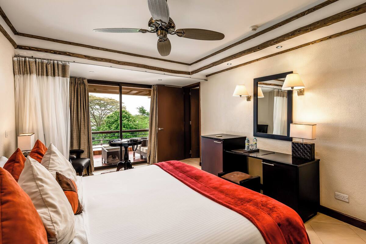 In-room safe, desk, blackout curtains, bed sheets