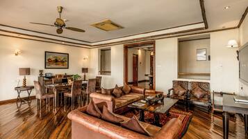 Signature-Ferienhaus | Wohnbereich | 42-Zoll-Flachbildfernseher mit Satellitenempfang