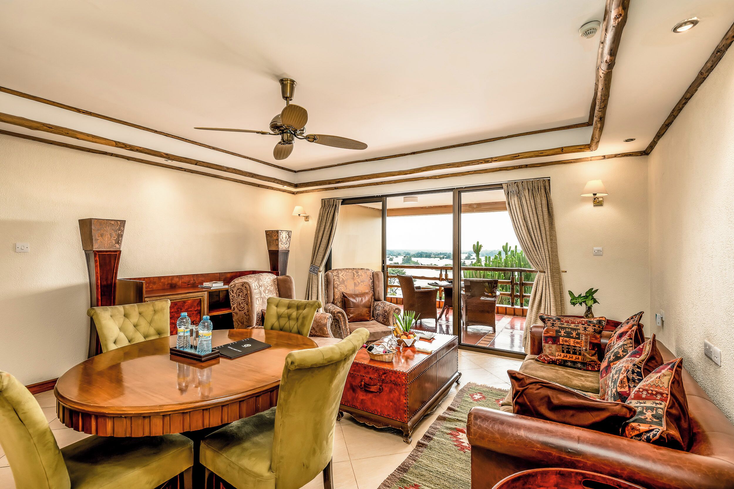 Signature Room | In-room safe, desk, blackout drapes, bed sheets